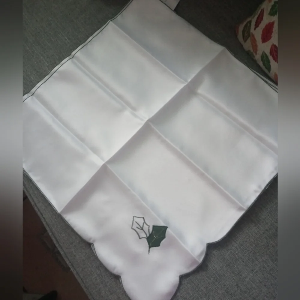 St. Nicolas Square Christmas 4 Cloth Napkins Satin feel Embroidered Holly Leaves